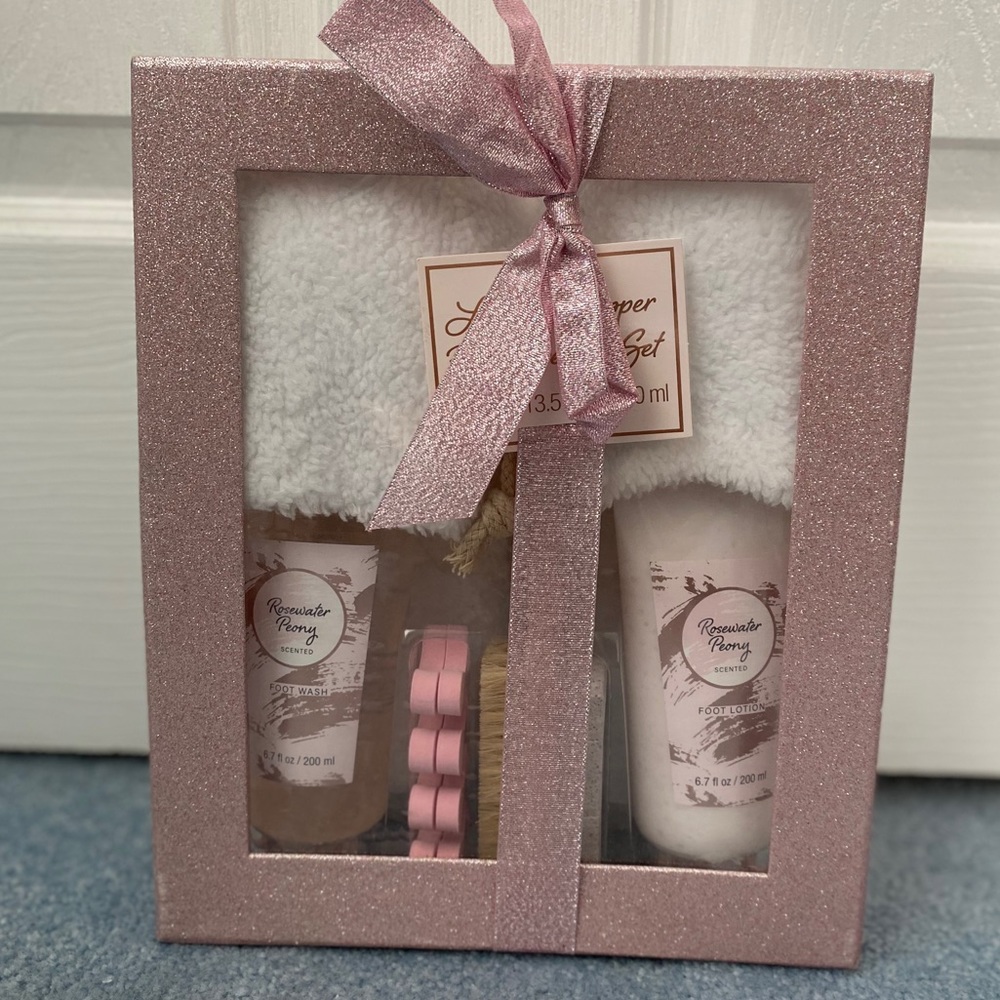 Luxury Slipper Foot Care Gift Set